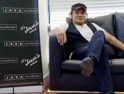 Kisah Sukses Adrie Subono: Memahat Nama Besar di Industri Hiburan Melalui Java Musikindo